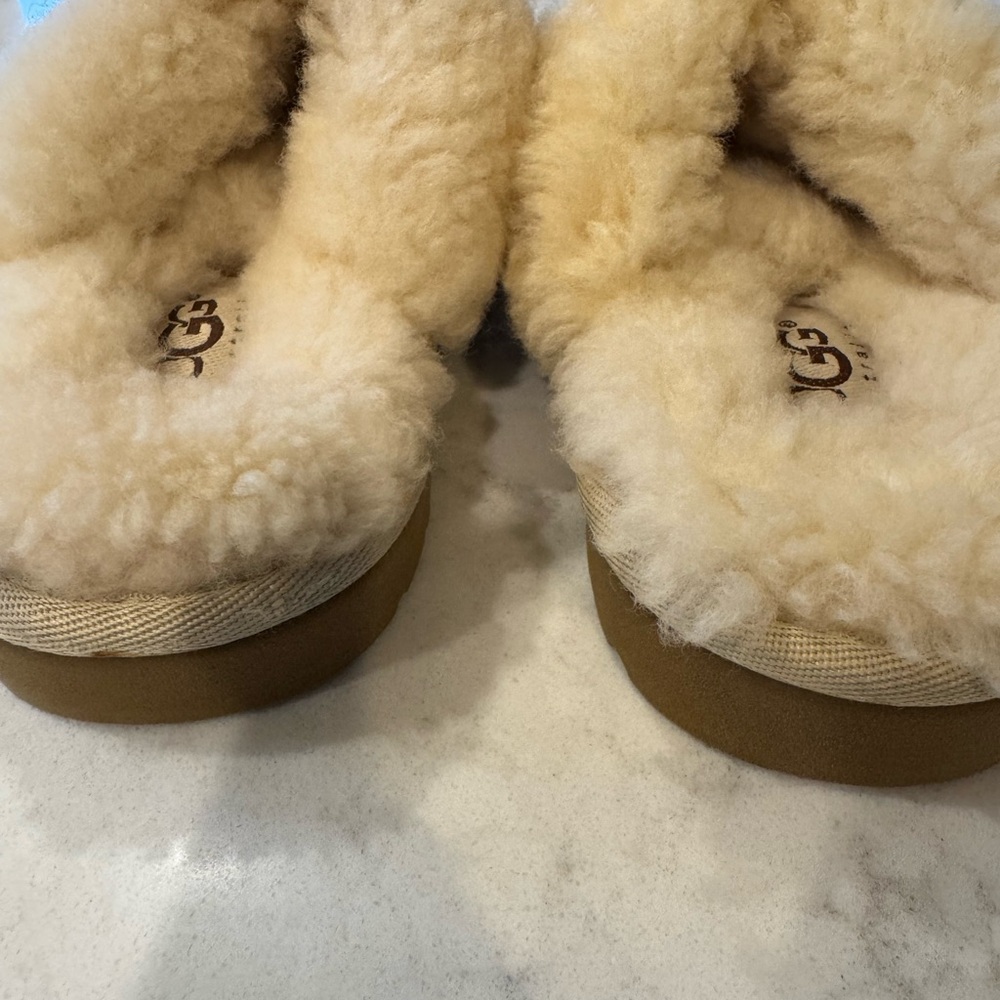 UGG Kids Cozy Sheepskin Slipper Sand Size 11 Warm Slip-On - Picture 5 of 8